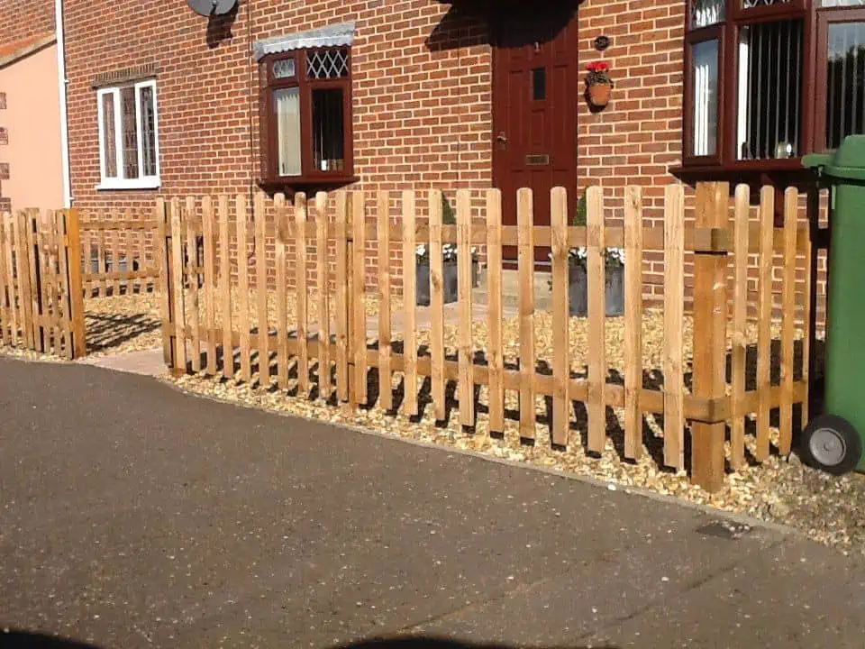 Picket Fencing from Unique Paving & Landscaping
