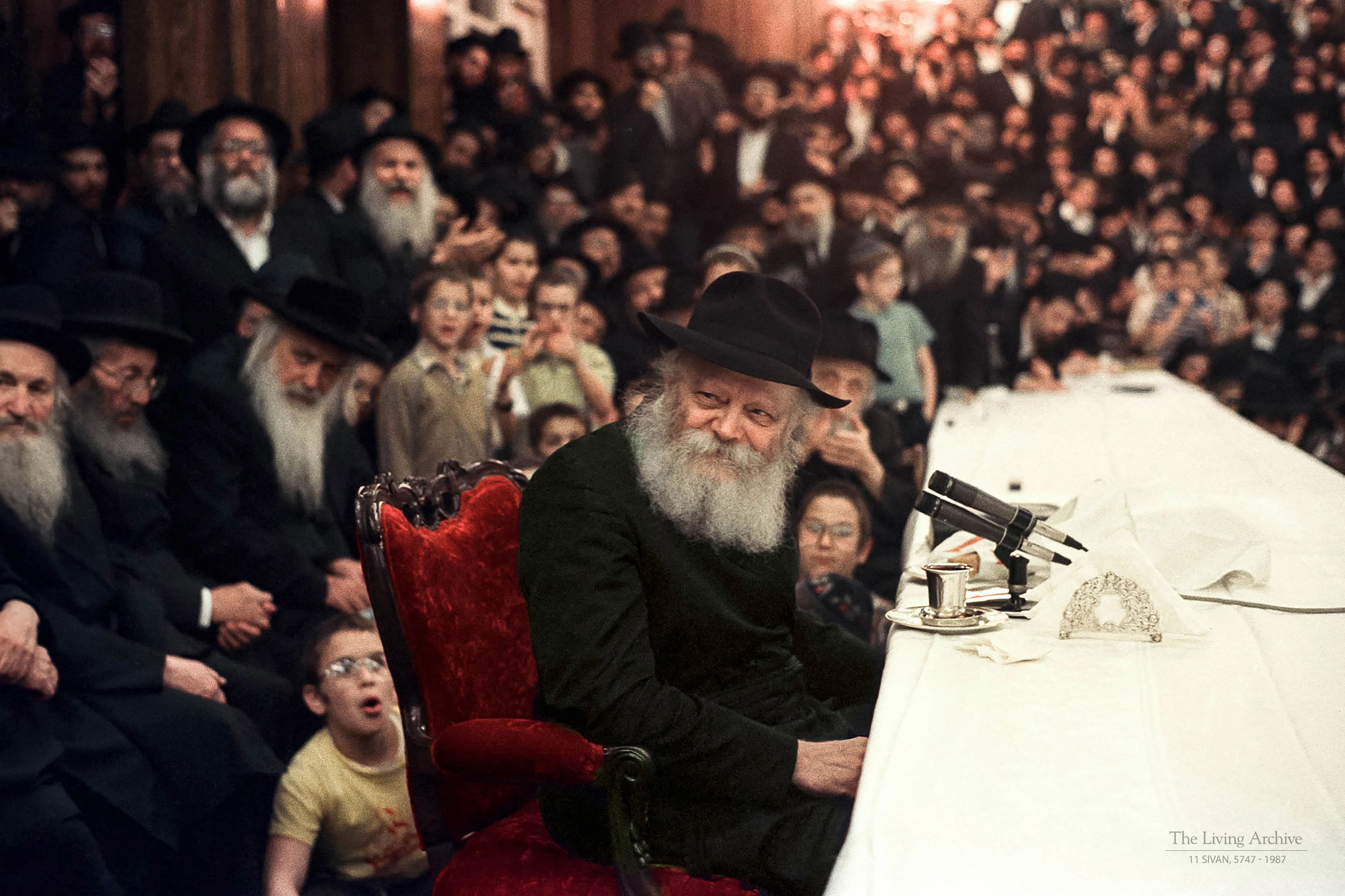 The Lubavitcher Rebbe at a Farbreingen in 770 in 1987