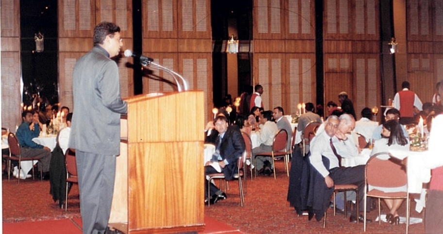 Vijay Mistri conducting leadership training workshop for executives